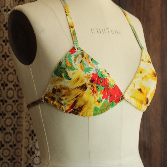 Vintage 1960s Bikini Swimsuit Top, Surfer Print in Yellow Red and Green Swimwear - Picture 5 of 10